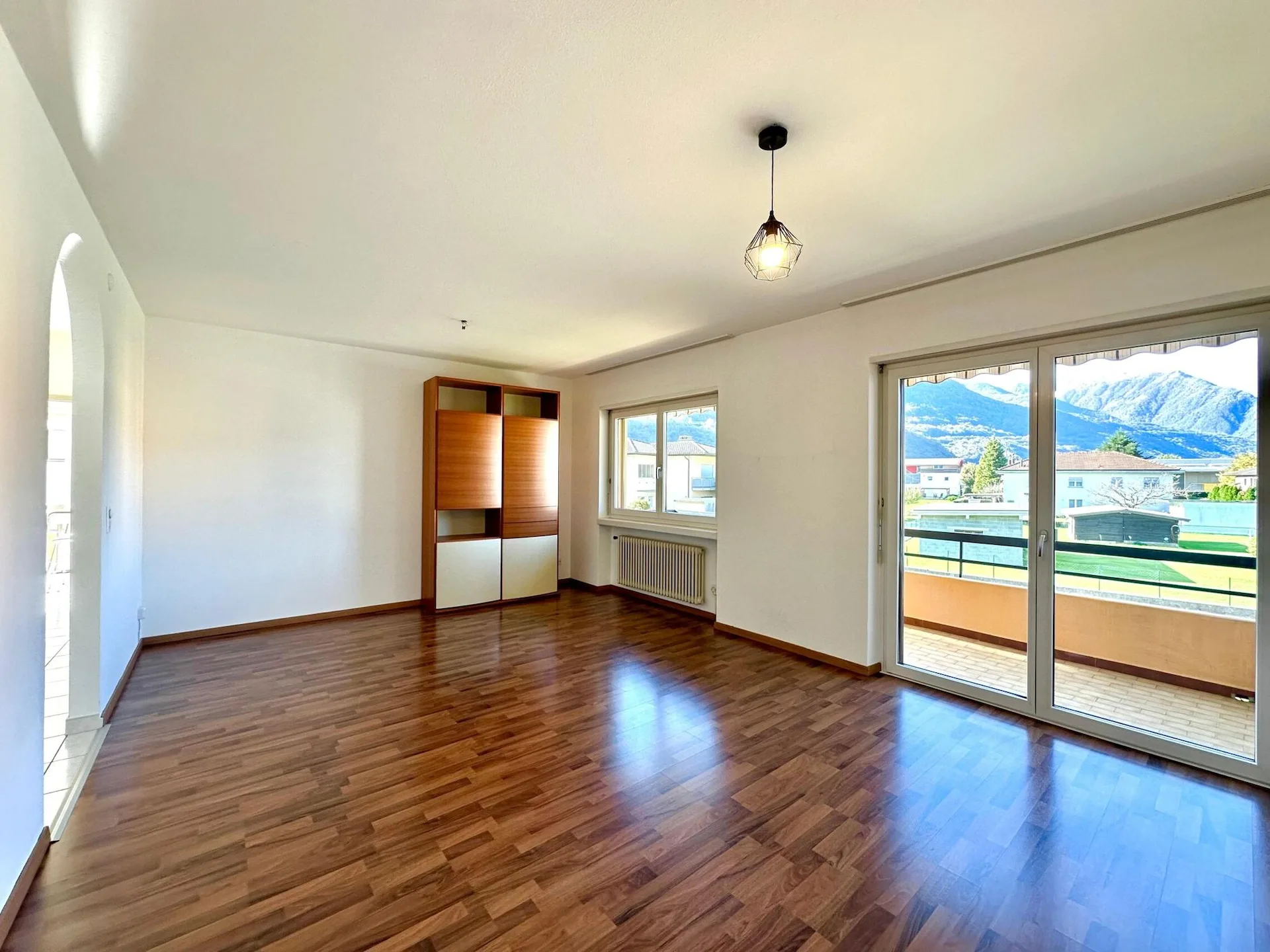 HELLE UND GERÄUMIGE 3.5 ZIMMER WOHNEINHEIT MIT GARAGE IN SANT'ANTONINO