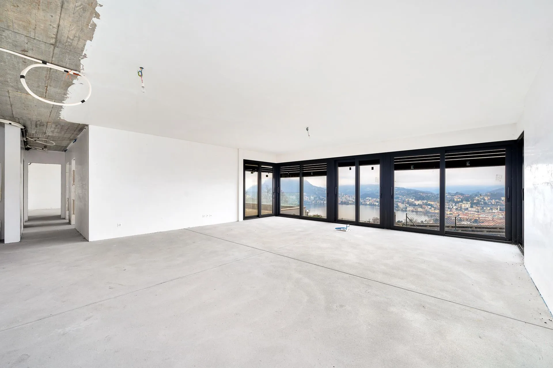 ATTICO CON VISTA LAGO IN ELEGANTE COMPLESSO STORICO