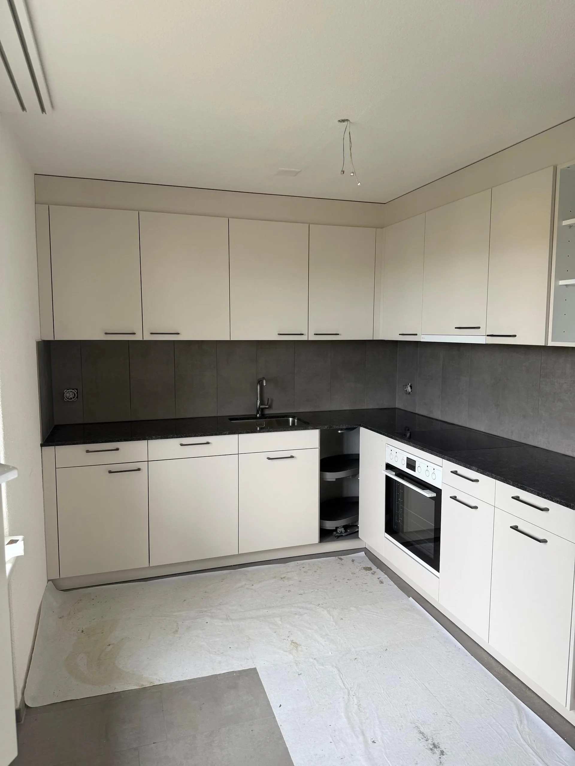 Helle und frisch renovierte 4.5-Zimmerwohnung an zentraler Lage