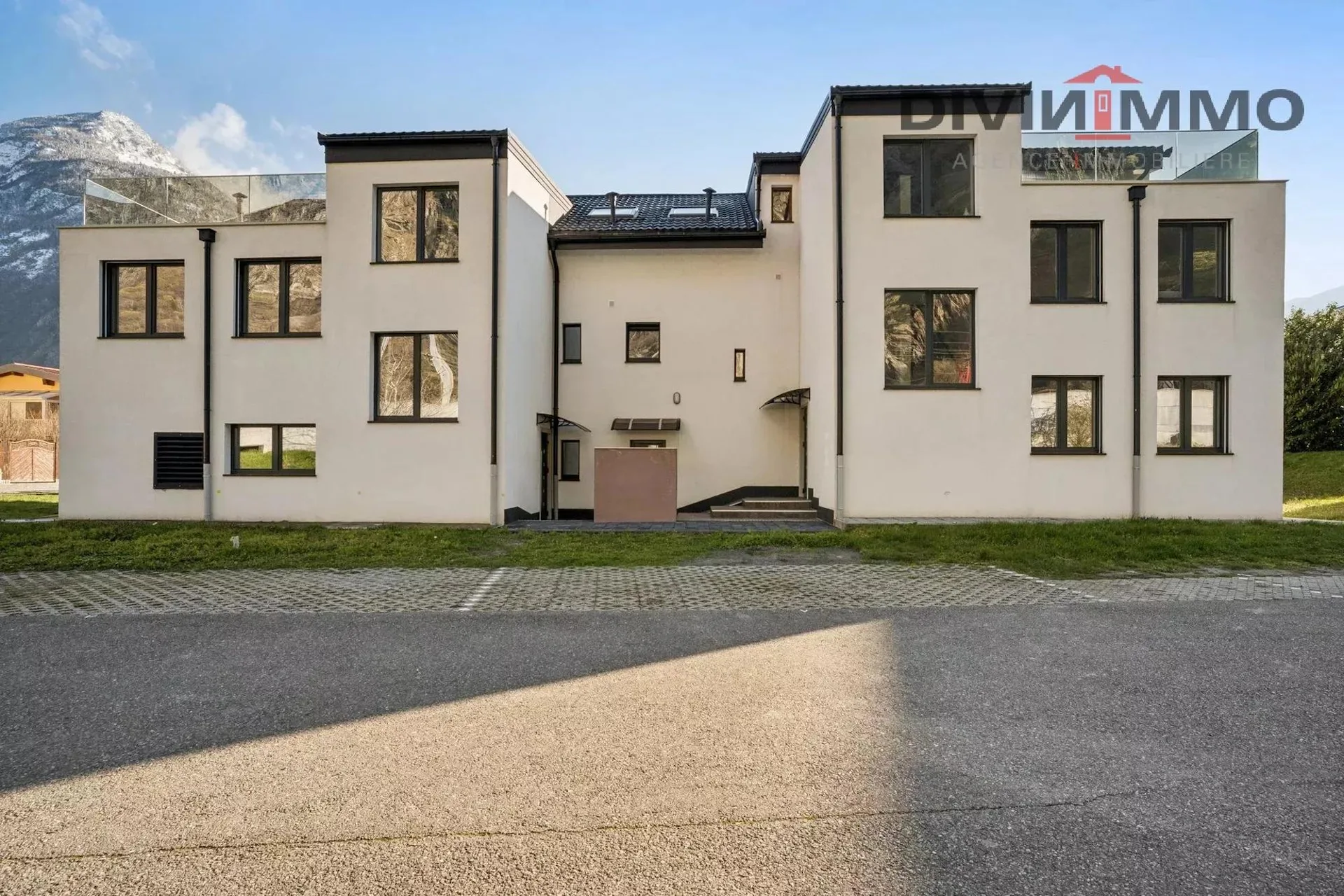 Modern 2-Bedroom Apartment in Martigny, Suisse