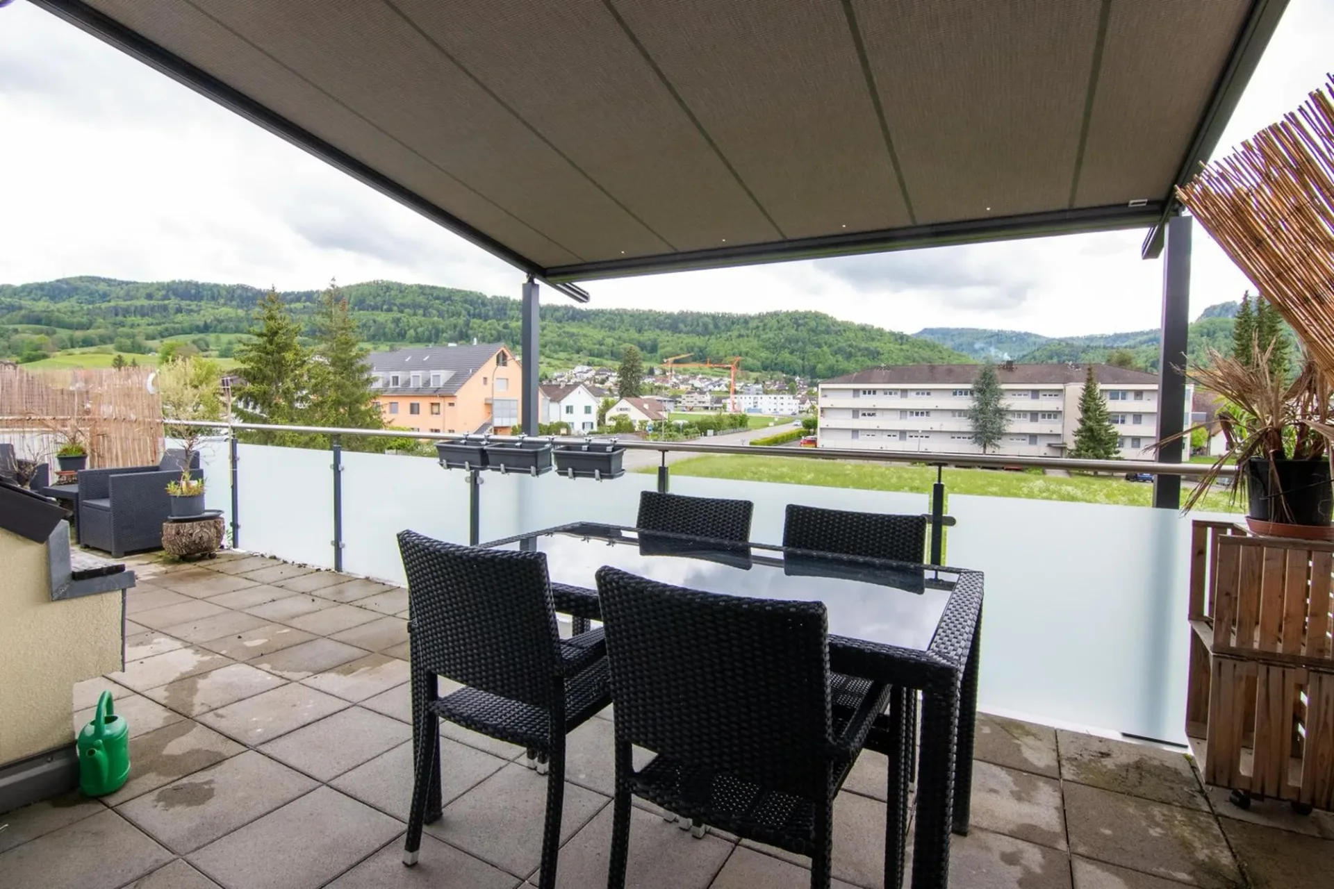 Moderne 3.5-Zimmer-Dachwohnung mit Bergblick in Büsserach