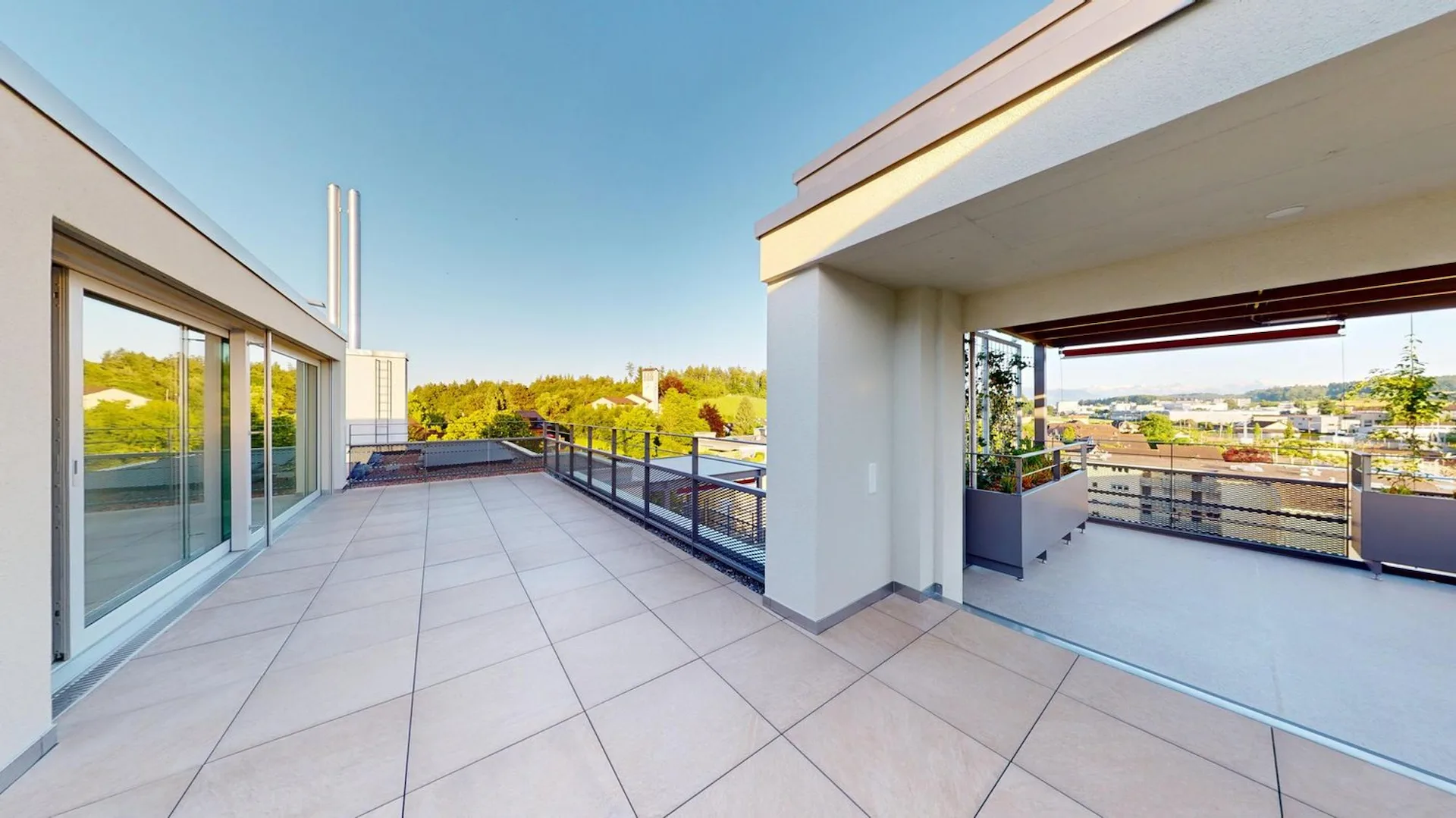 2.5-Zimmer-Penthouse im 6. OG mit grosser Terrasse und Weitsicht
