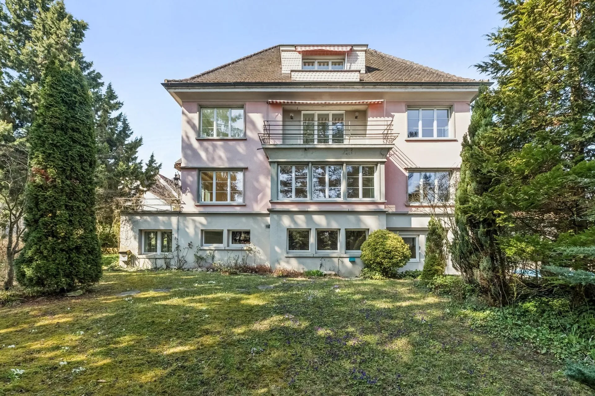 Charmantes Zuhause mit luxuriösem Gartenambiente