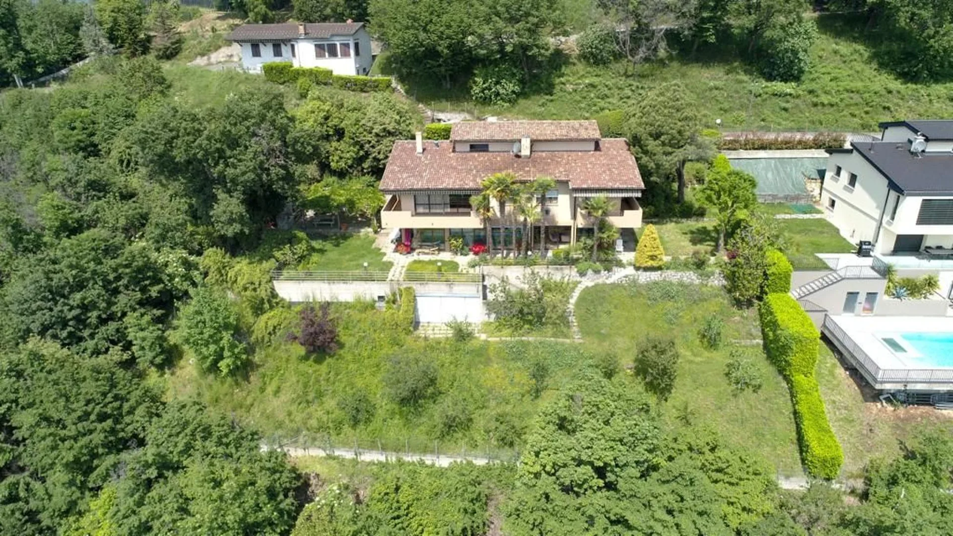 Das perfekte Paradies für Familien: Geräumiges Haus mit 10,5 Zimmern in Tremona!
