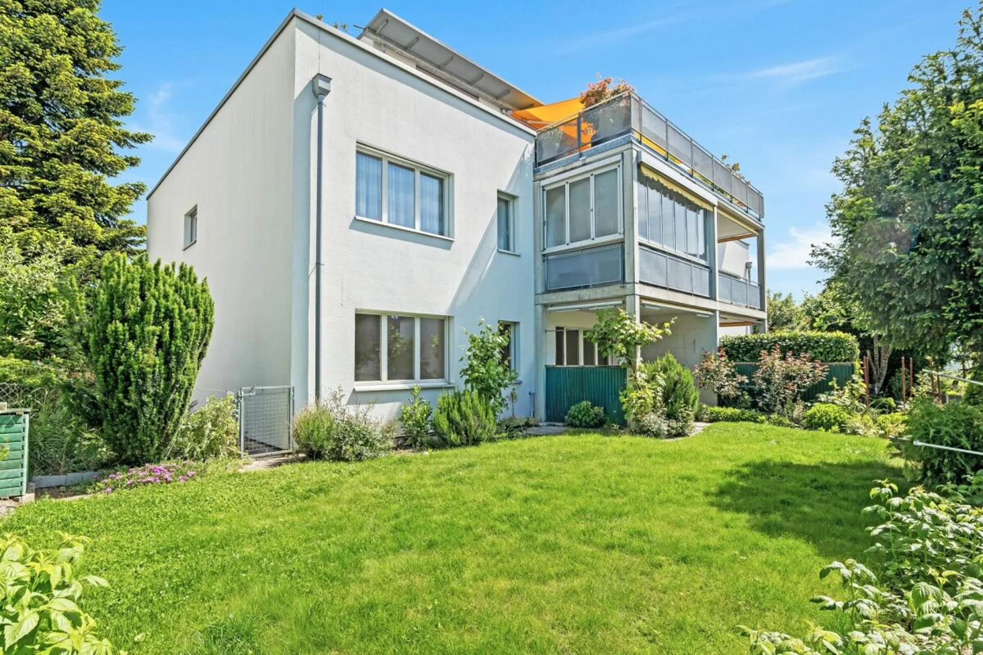 Sunny garden apartment in Oberwil