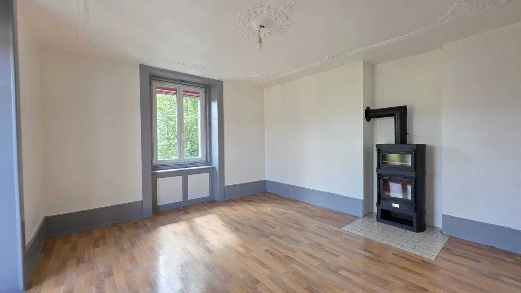 Joli appartement de 4 pièces avec balcon dans quartier calme