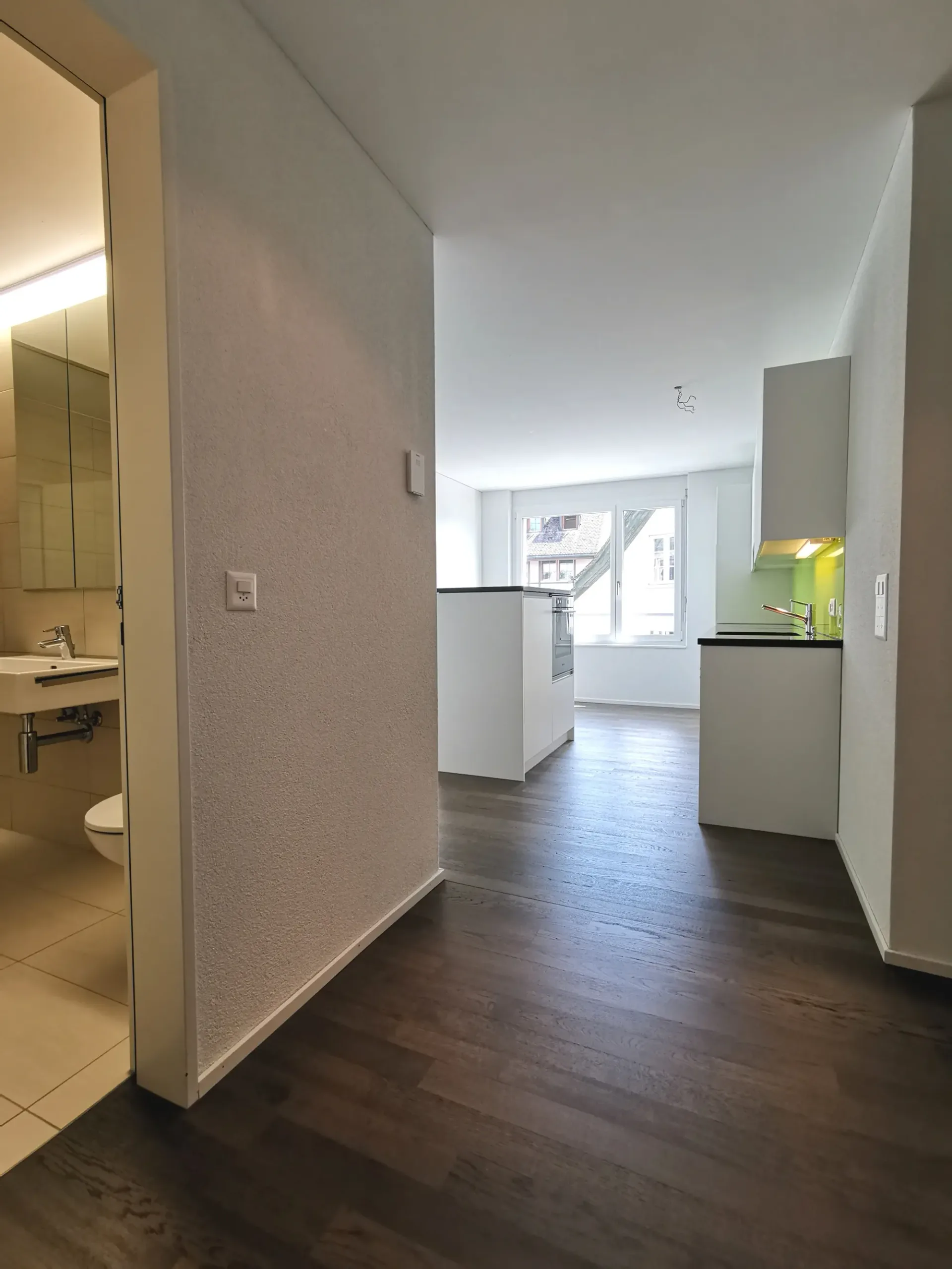 AM LINDENPLATZ - WUNDERSCHÖNE 2.5 ZIMMERWOHNUNG MIT AUSBLICK AUF DEN STAUFBERG