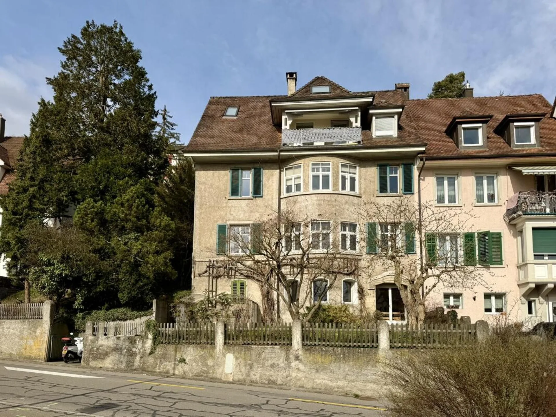 Mehrfamilienhaus/Generationenhaus mit Entwicklungspotenzial