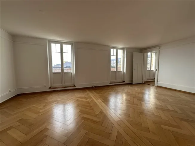 Wunderschönes 6-Zimmer-Apartment im obersten Stockwerk eines charakteristischen Gebäudes – Rue Edouard-Desor 3 in Neuchâtel
