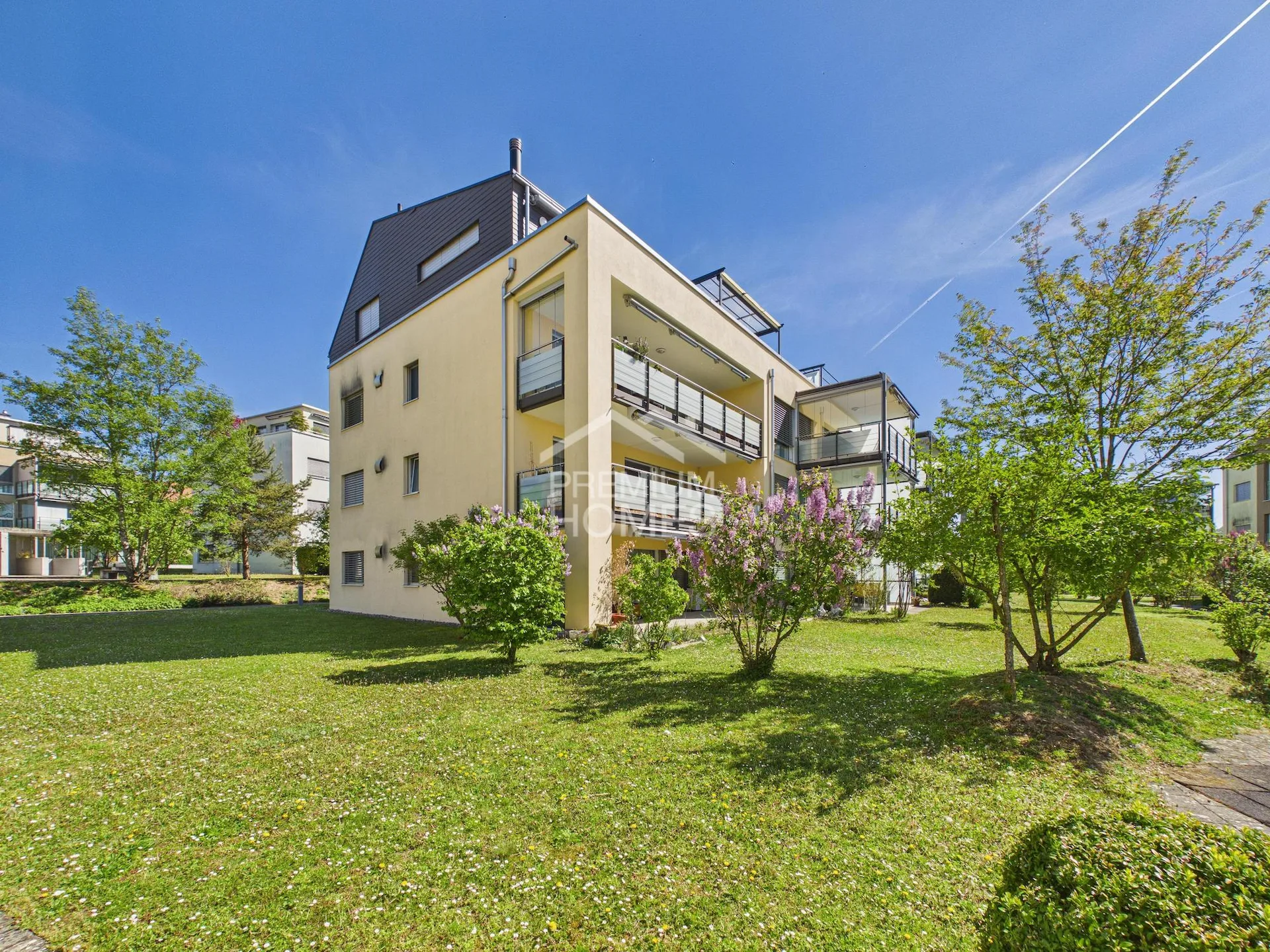 Stilvolle Attikaperle mit sonniger Terrasse