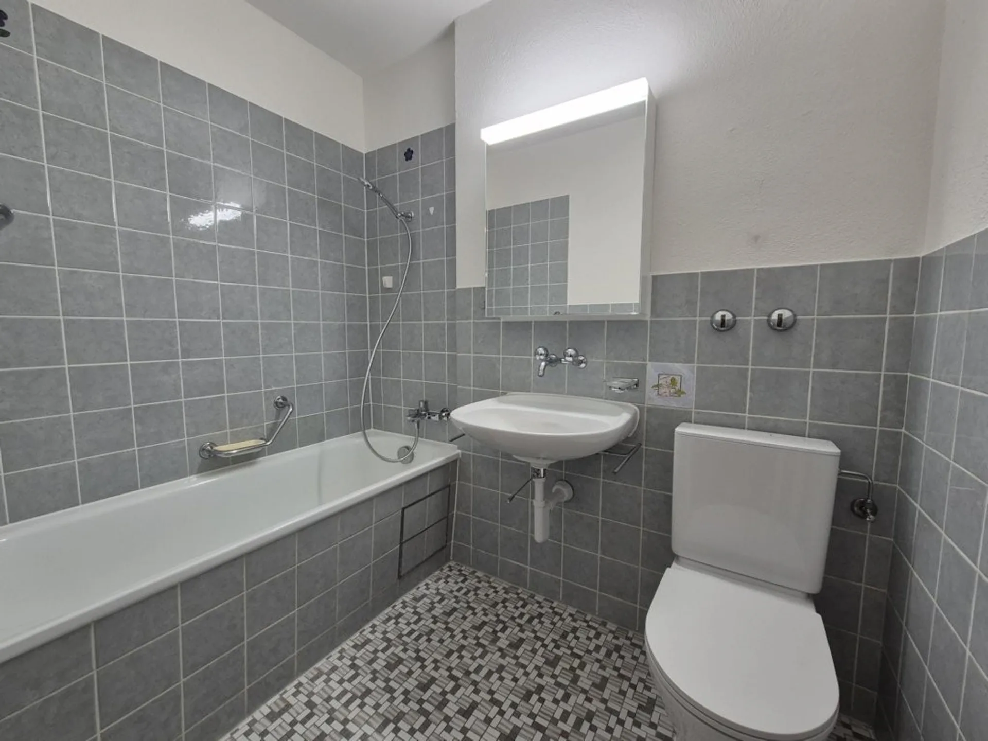 Appartement spacieux de 4,5 pièces à Mischeli à louer