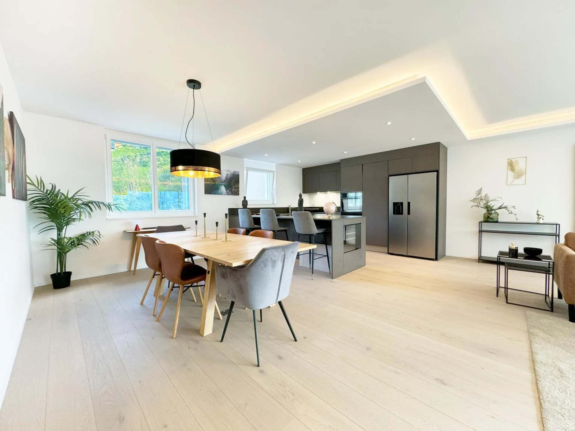 APPARTEMENT 4.5 ZIMMER HOHER WERT - VERGLASTER BALKON & PRIVILEGIERTES WOHNGEFÜHL IN SAXON
