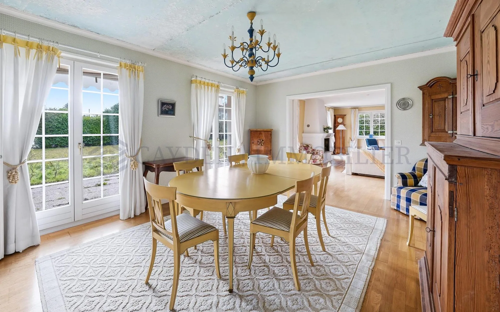 Große individuelle Villa in ruhiger Lage