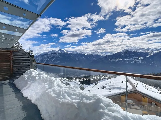 Zwei Schritte vom Funicular entfernt Unvergleichliche Aussicht und optimaler Sonnenschein