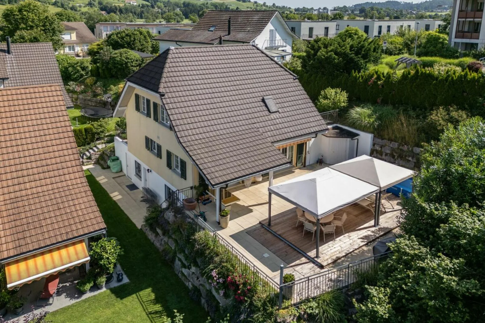Maison de campagne exclusive avec piscine & jardin idyllique à Pfungen