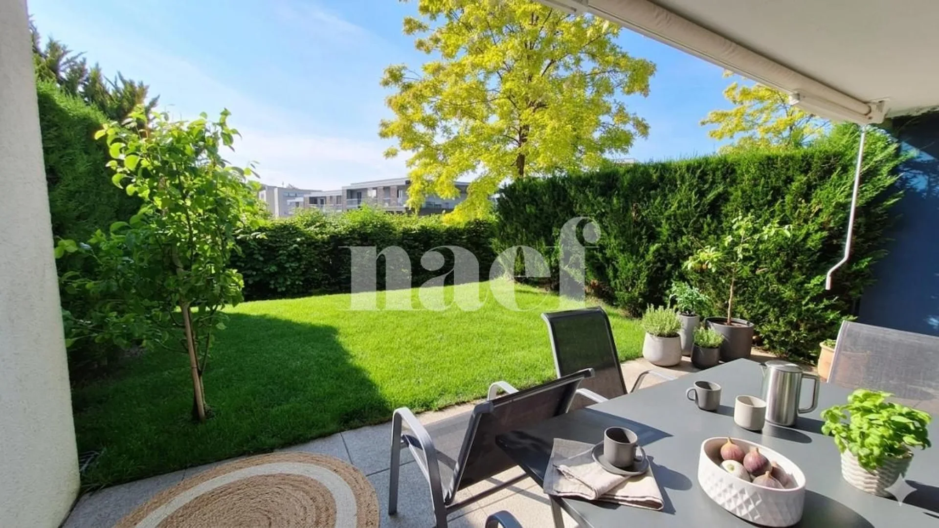 Schönes Durchgangsappartement mit 3.5 Zimmern im Erdgeschoss mit Terrasse und Garten