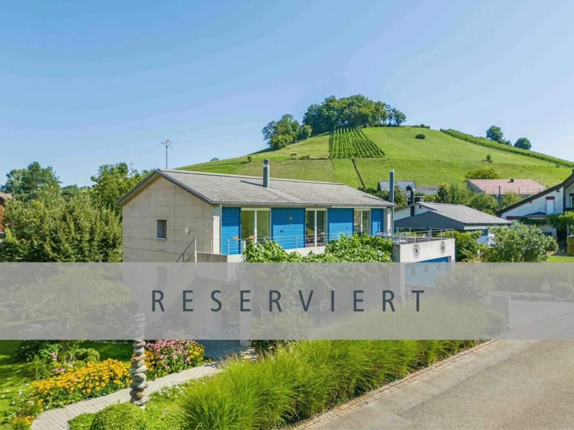 Rural Oasis: 5-Room Single-Family House with Hobby Room, Large Garden and Private Stream