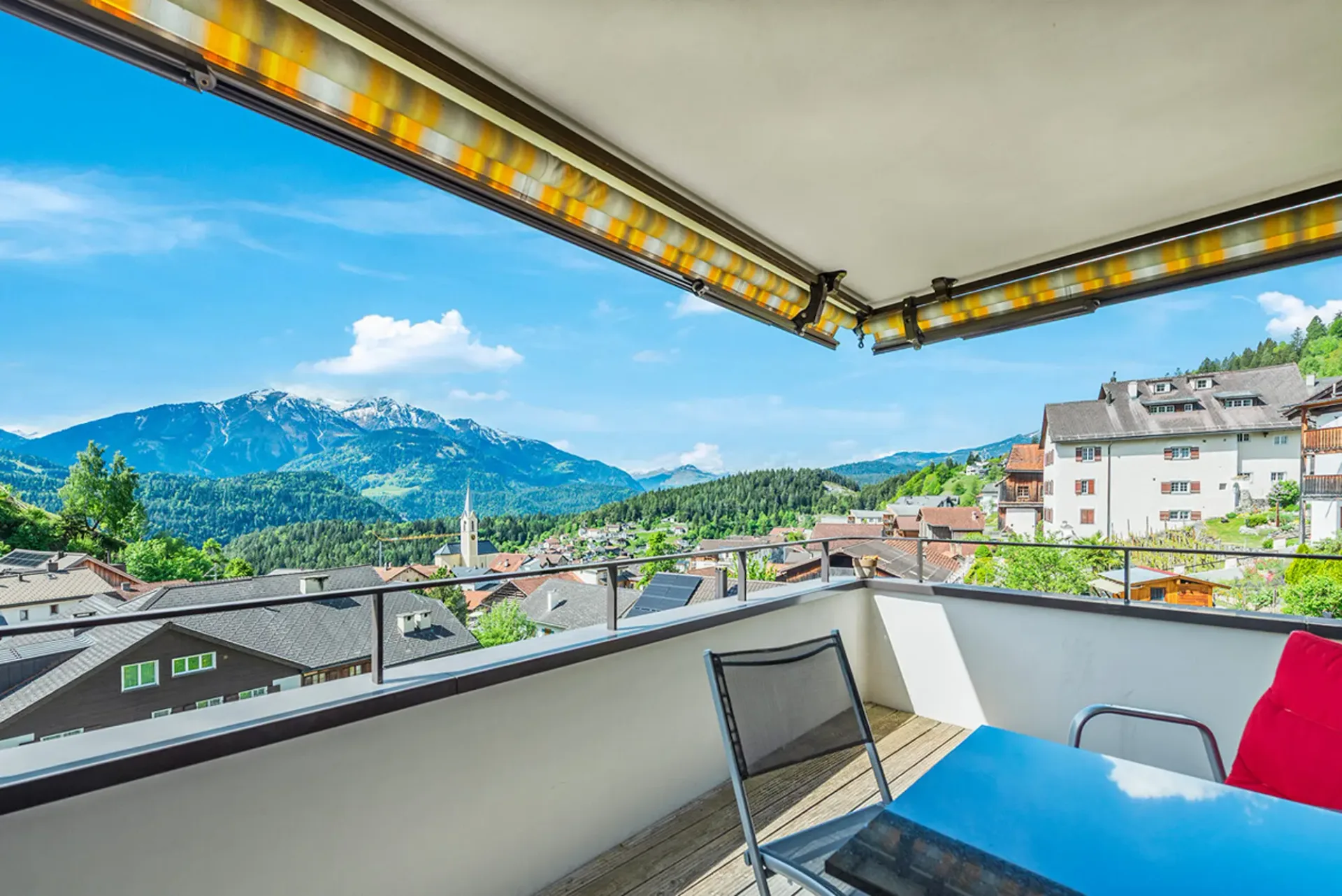 Trin: Wohnung mit Panoramasicht und Wohlfühlambiente