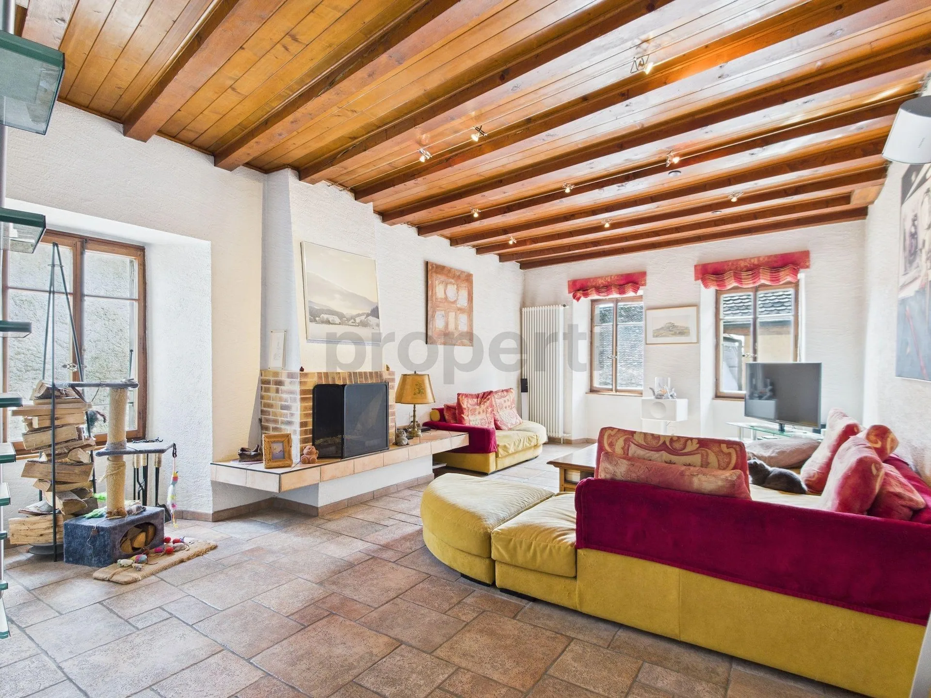 Large 11-room house with character - residential, rental or mixed project