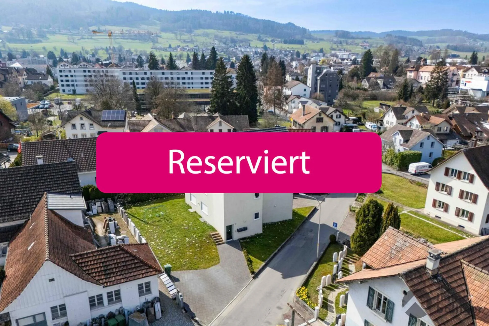 Stilvoll leben über den Dächern - Dachgeschosswohnung in Reinach