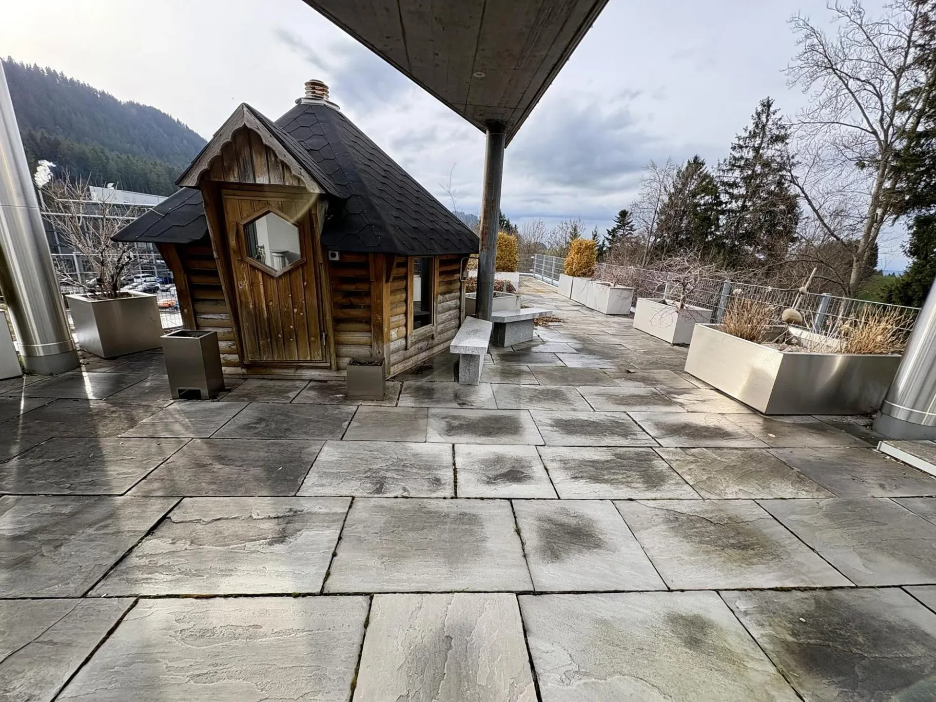 GROSSZÜGIG MIT TERRASSE UND SAUNA