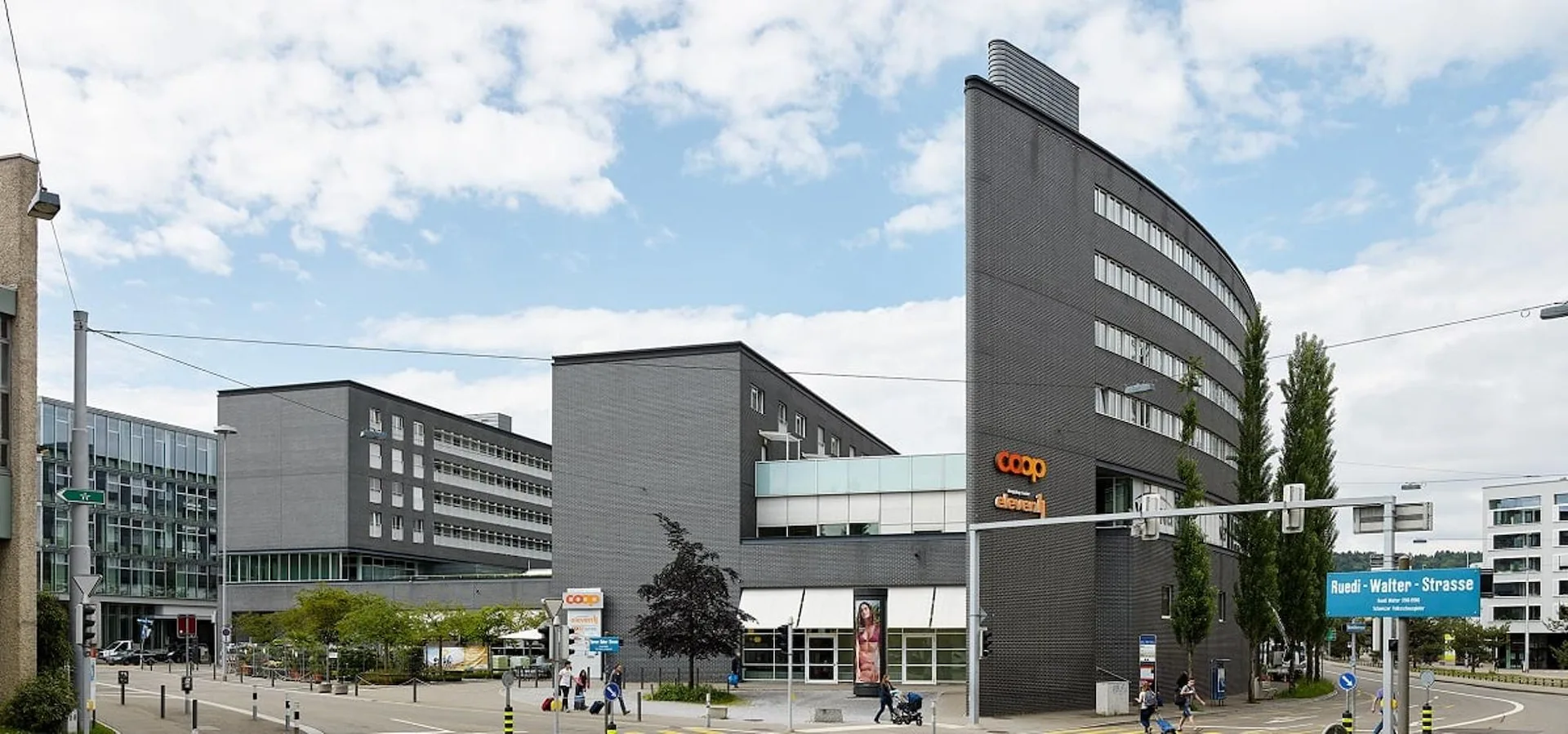 Helle 4.5-Zimmer-Wohnung mit Balkon in Zürich-Oerlikon