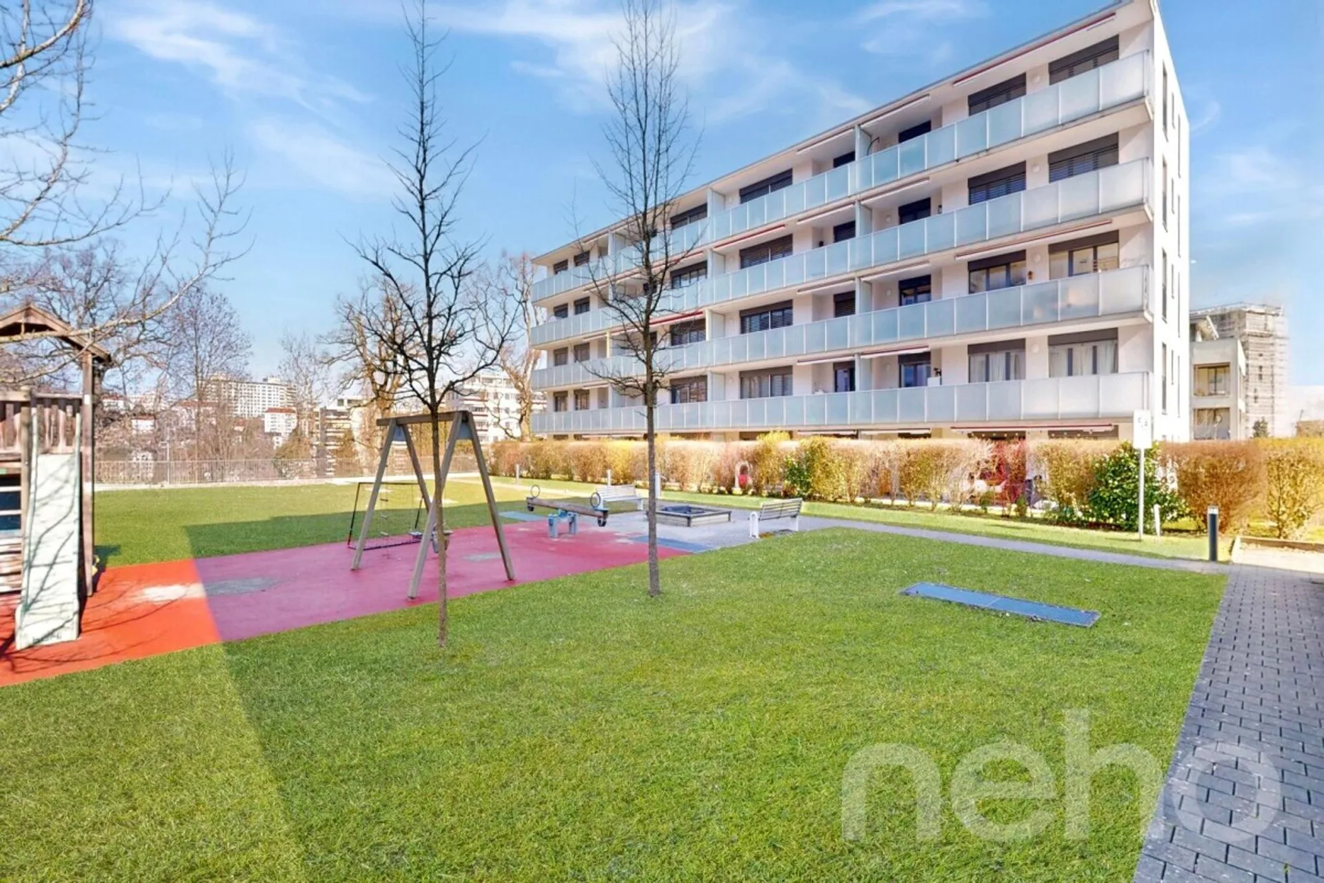 Selten in Villars sur Glâne: Helles Dachgeschoss mit großem Balkon