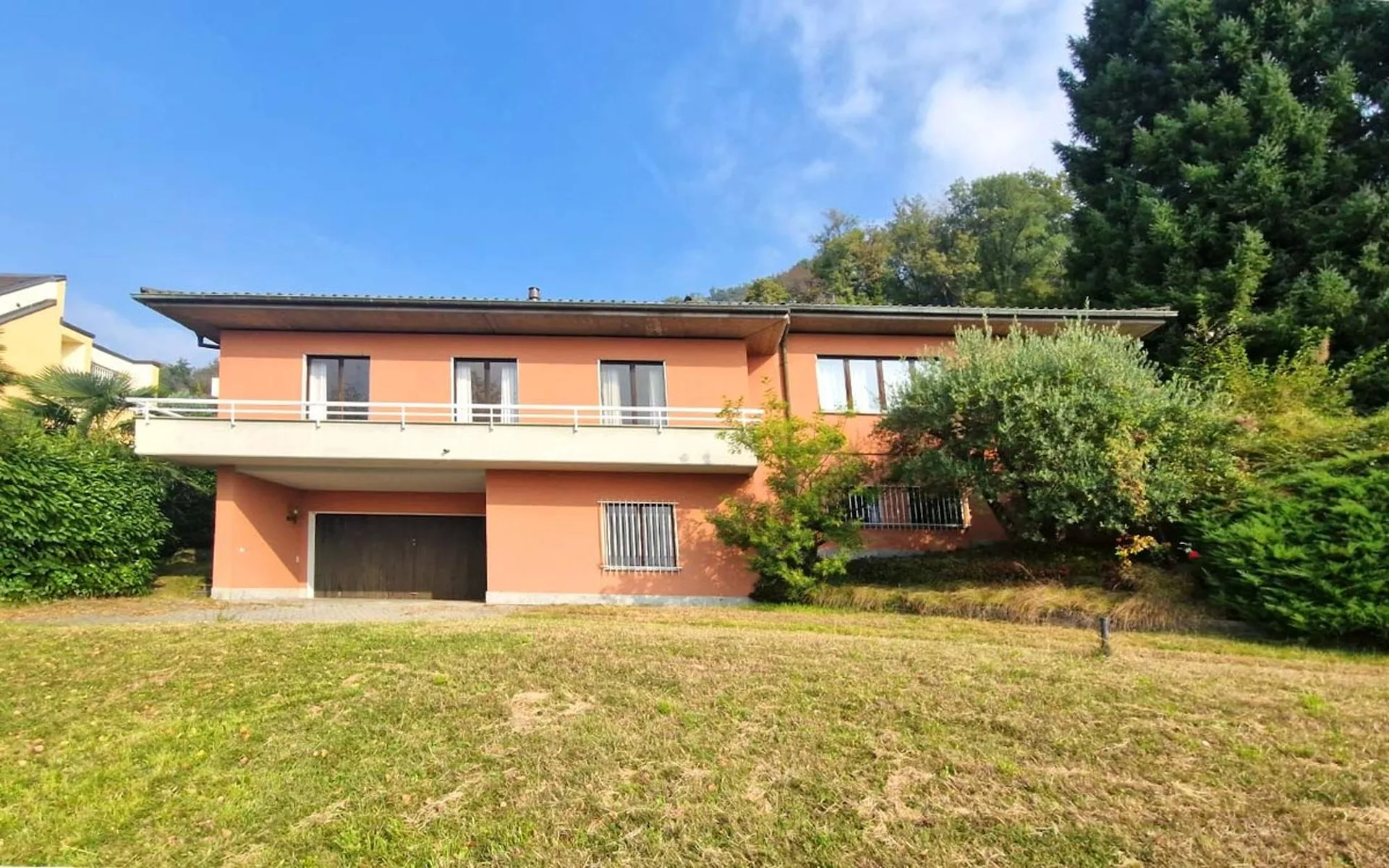 Einfamilienhaus 7,5 mit großem Garten und offenem Blick in Vacallo