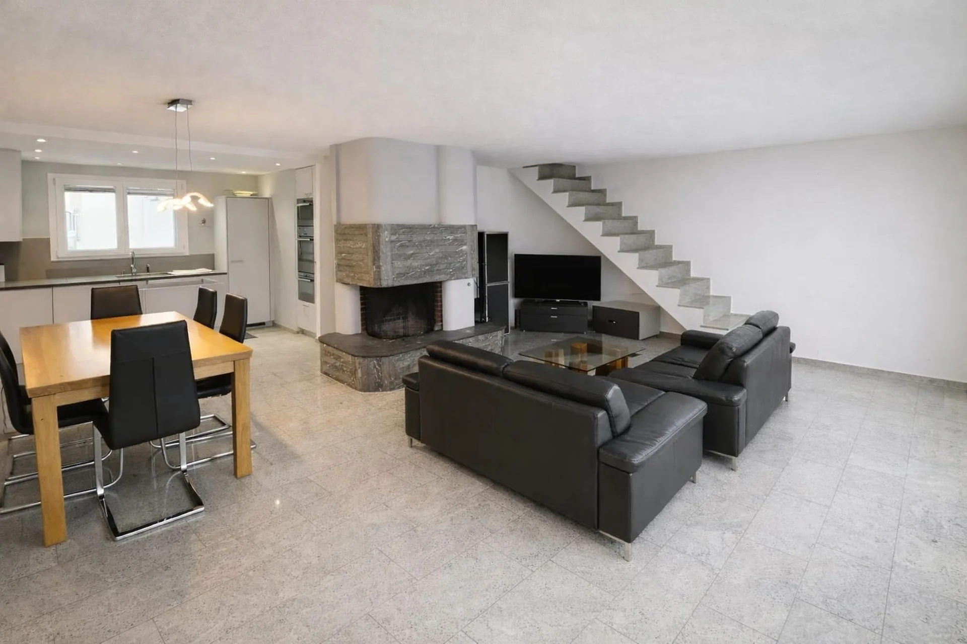 Charmante 5.5-Zimmer-Maisonette-Wohnung in Glattfelden inkl. einem Tiefgaragenplatz