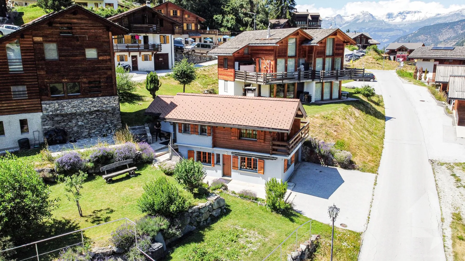 Adorable chalet avec vue splendide sur le fond de vallée