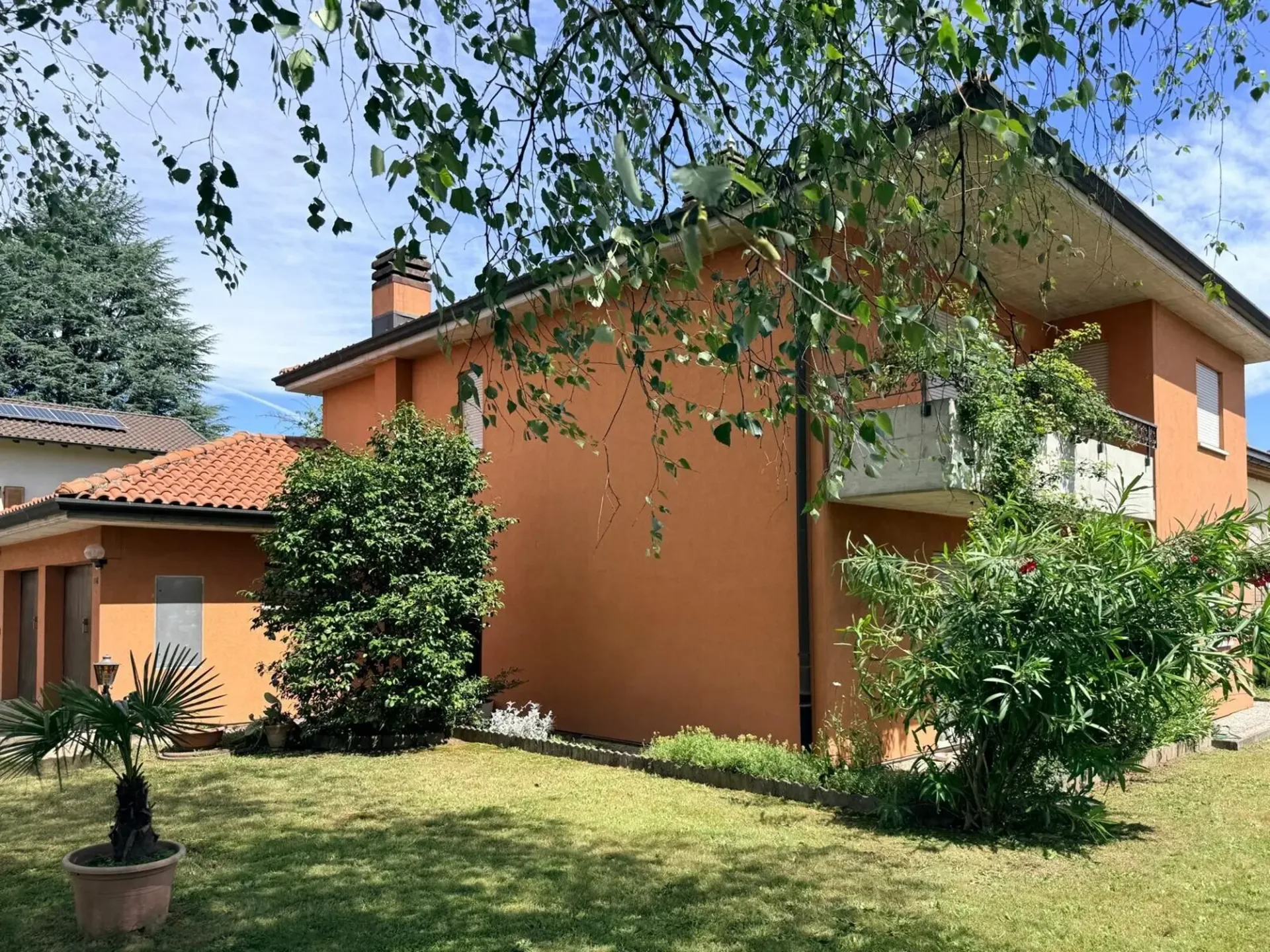 AMPIA E BELLA CASA 6 LOCALI CON GROTTINO A GENESTRERIO