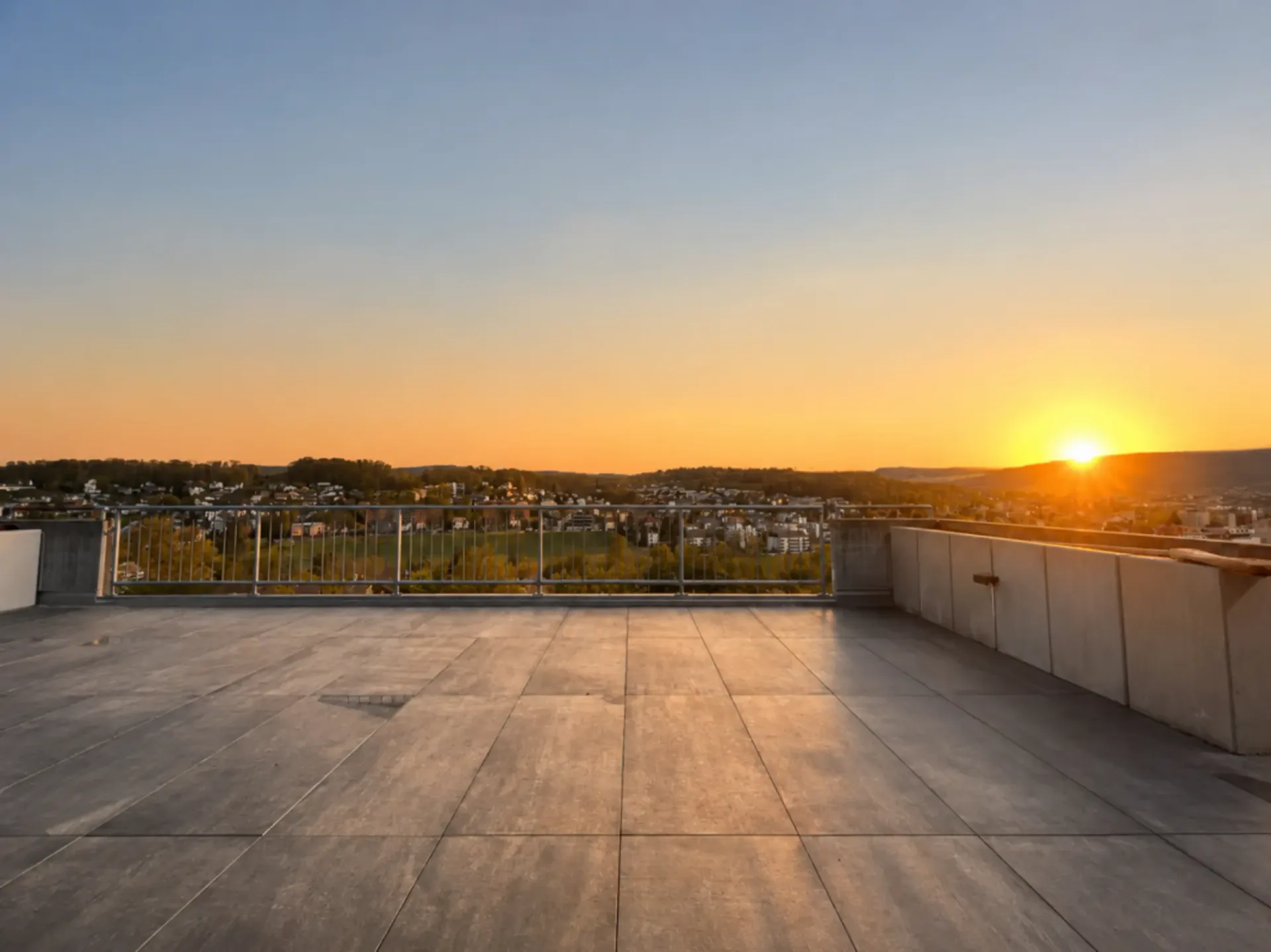 Helle und grosszügige 3.5-Dachwohnung mit schöner Aussicht