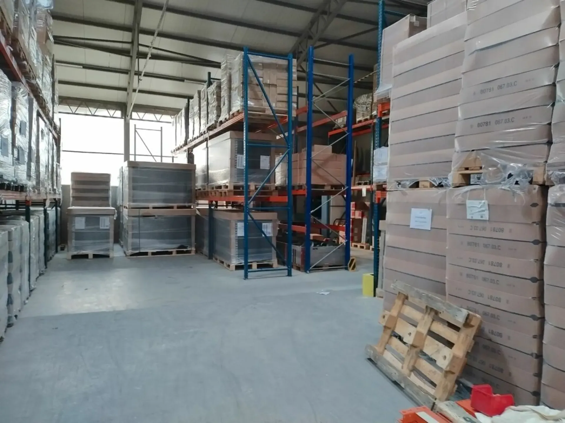 Mietbüros, Werkstatt und Lagerfläche von 4500 m2 in Romanel