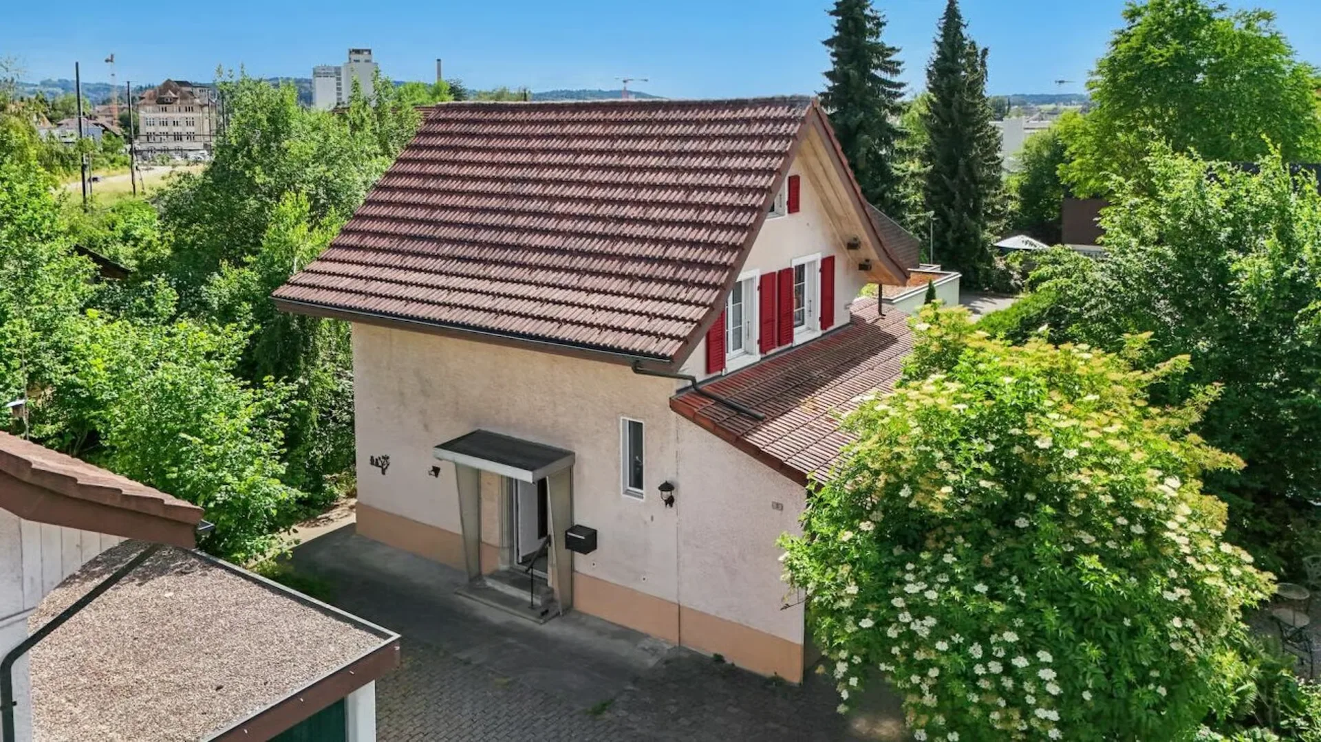 Charmantes, zentrales Einfamilienhaus mit Garten in Herzogenbuchsee