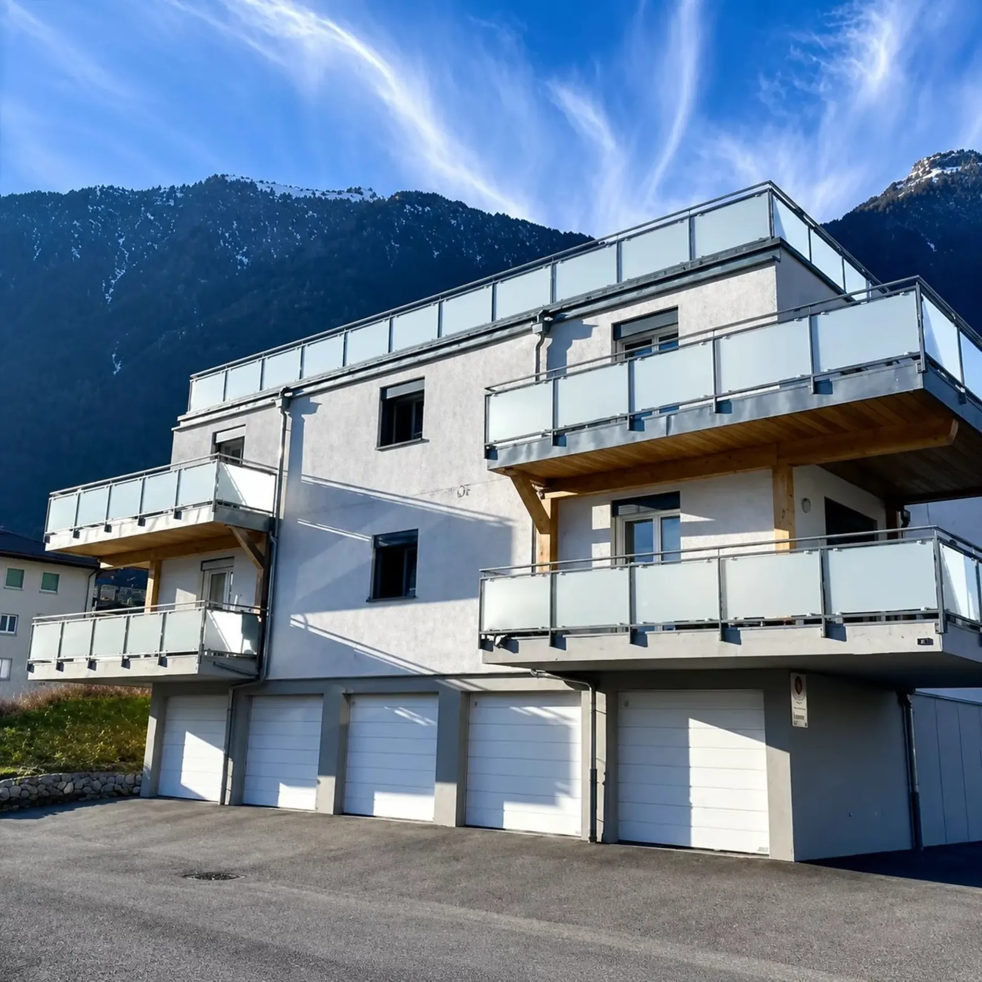 Vollständig ? 2.5-Zimmer-Wohnung mit großem Balkon und freier Aussicht