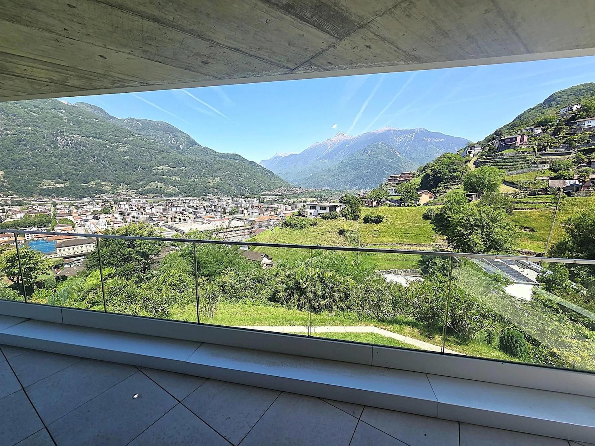 Helles 4-Zimmer-Apartment mit Panoramablick in Bellinzona