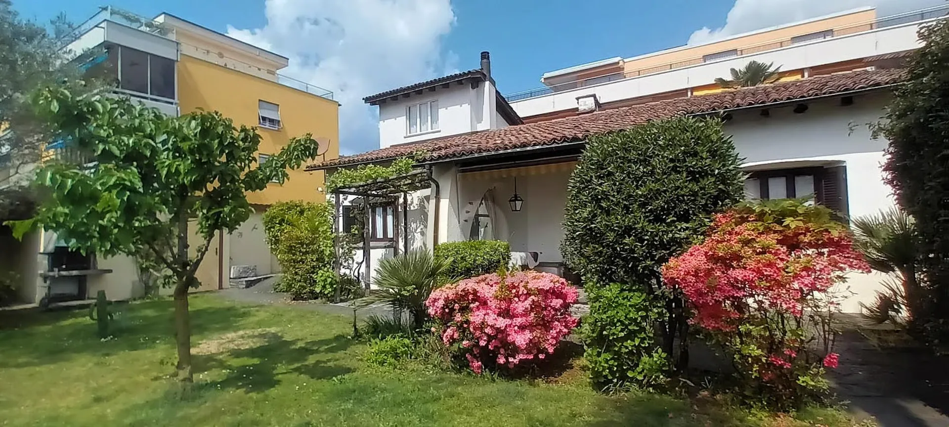 Cerco subentrante, casa con giardino privato, spese gratis fino a marzo.