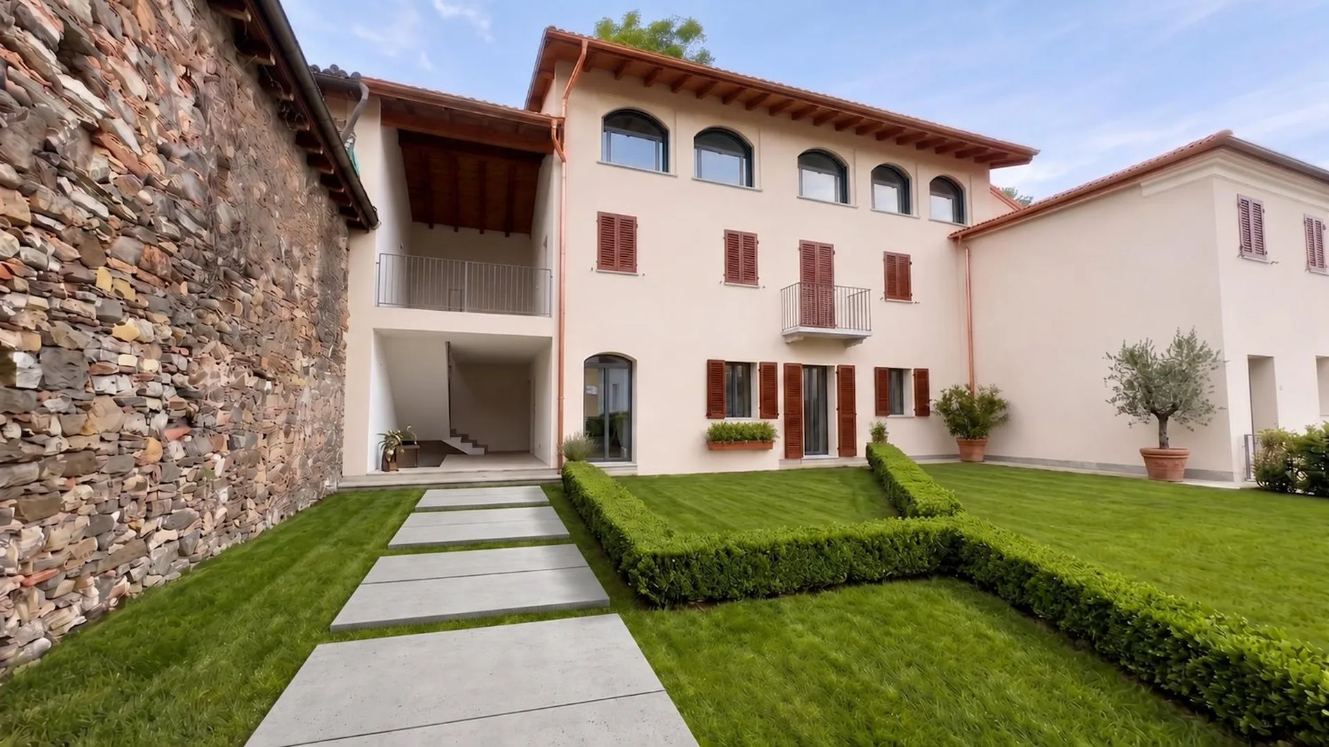 Pura-Caslano: Nuovo 2.5 locali con giardino e patio - Disponibile subito