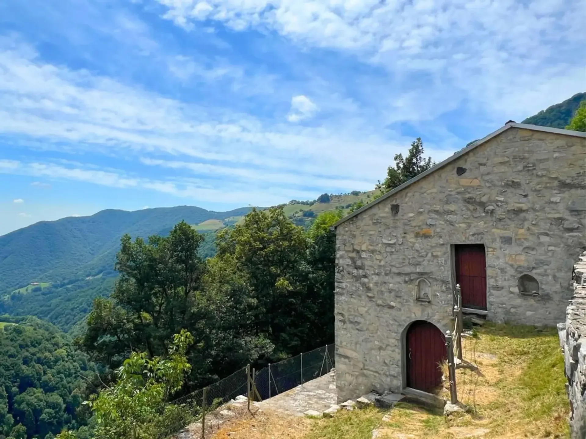 Schönes renoviertes Landhaus mit offenem Blick ins Tal