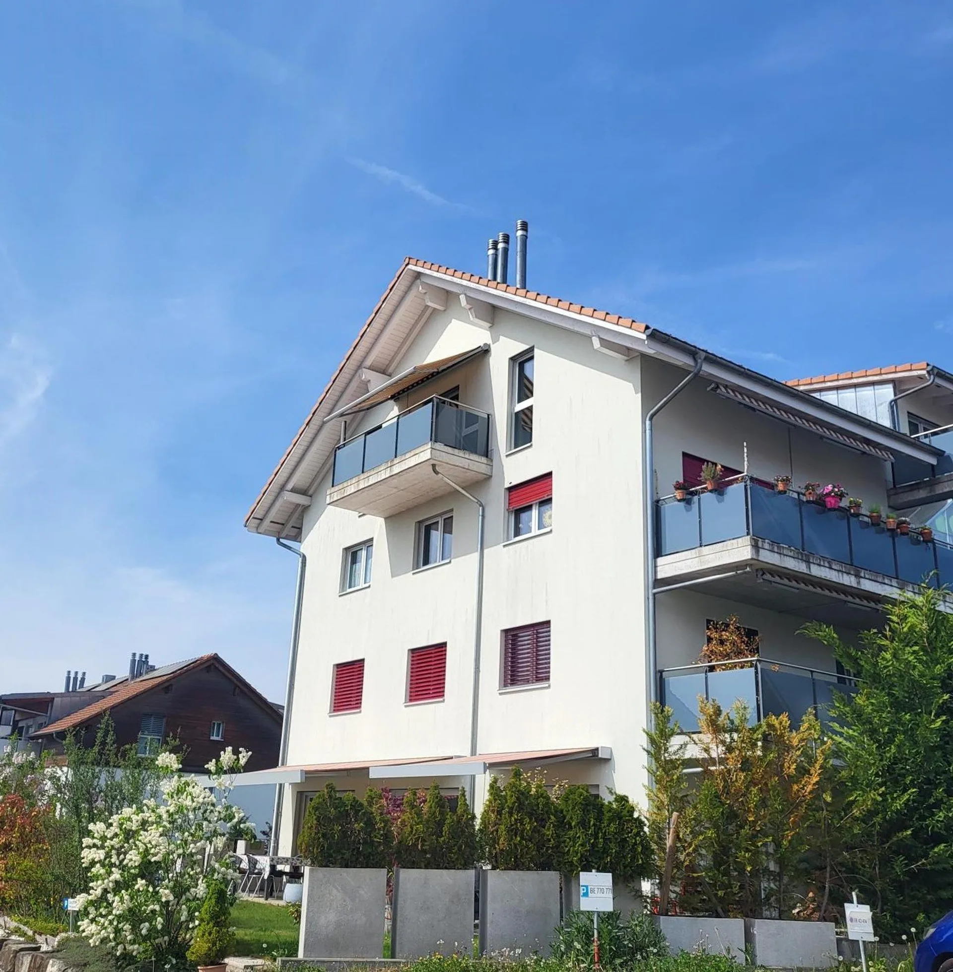 Moderne 2.5-Zi-Dachwohnung in Schwarzenburg als Wohnung für Eigenbedarf oder  Kapitalanlage geeignet