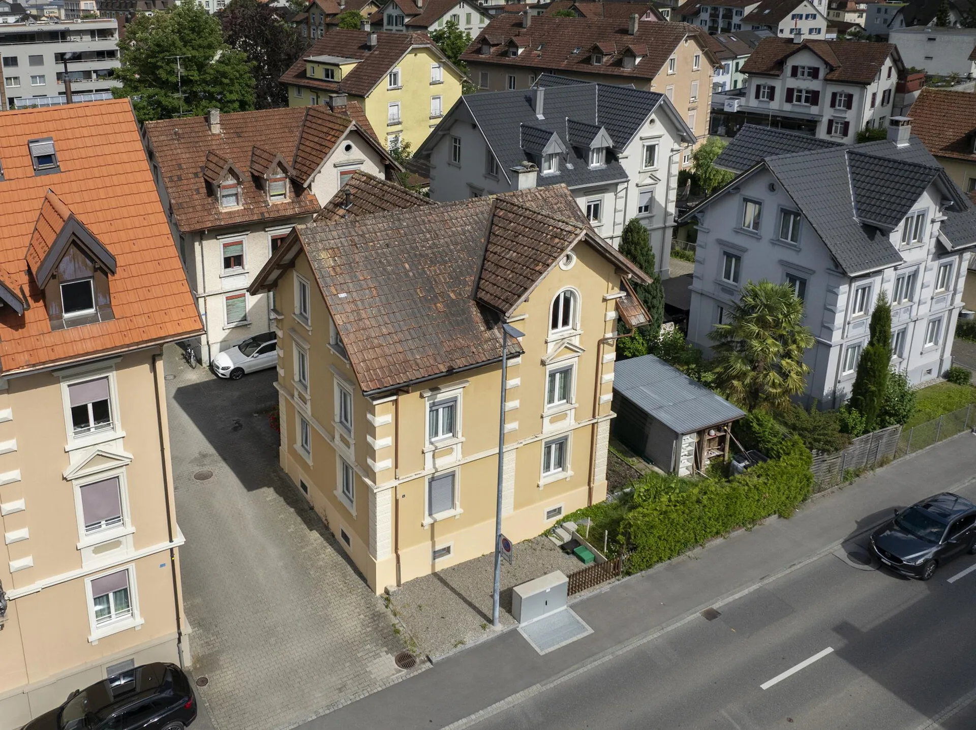 Kompaktes Mehrfamilienhaus mit 3 Wohnungen