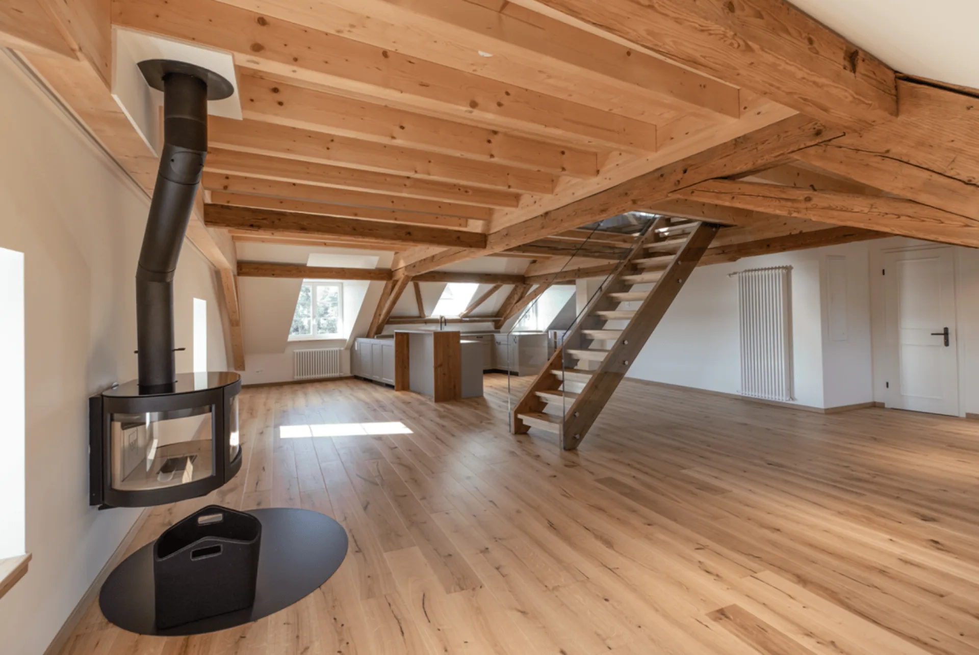 Le charme rencontre la modernité - Maisonnette sur deux étages avec cheminée