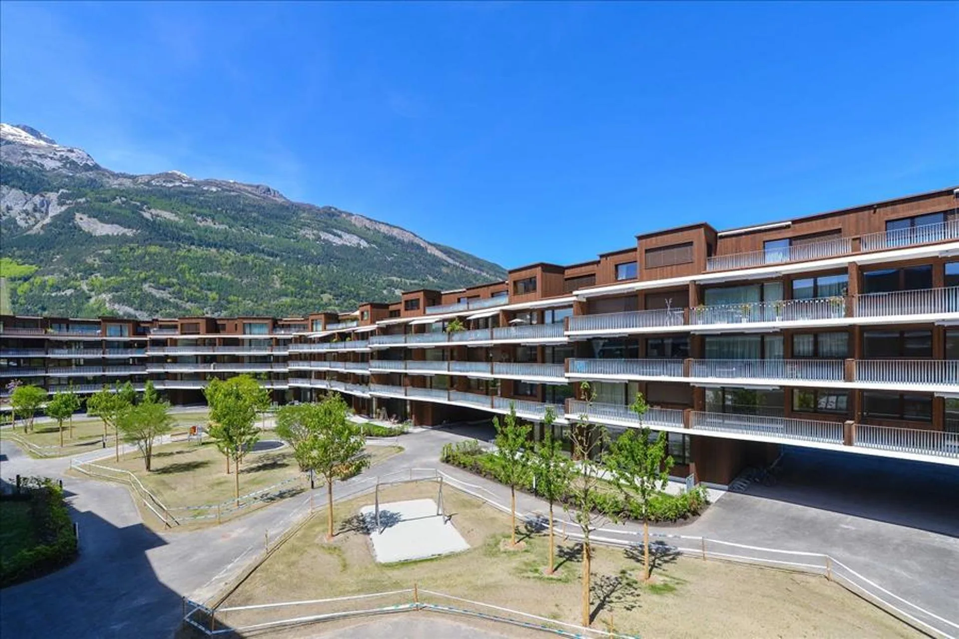Rent without deposit - Tschent Wohna - urban with plenty of green space