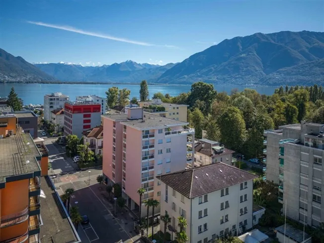 ZU VERKAUFEN IM ZENTRUM VON LOCARNO - GERÄUMIGE UND HELLE 4,5-ZIMMER-WOHNUNG IM ERSTEN STOCK