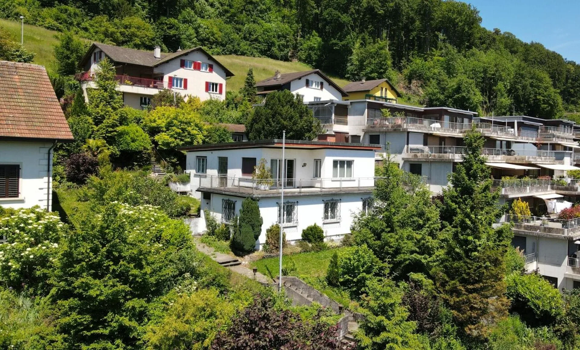 5.5 Zi-Einfamilienhaus mit grosszügiger Parzelle, entsprechendem Gestaltungsraum und wunderbarer Aussicht